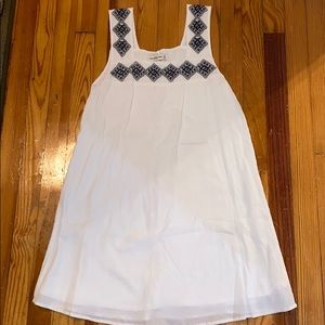 Elegant white casual dress